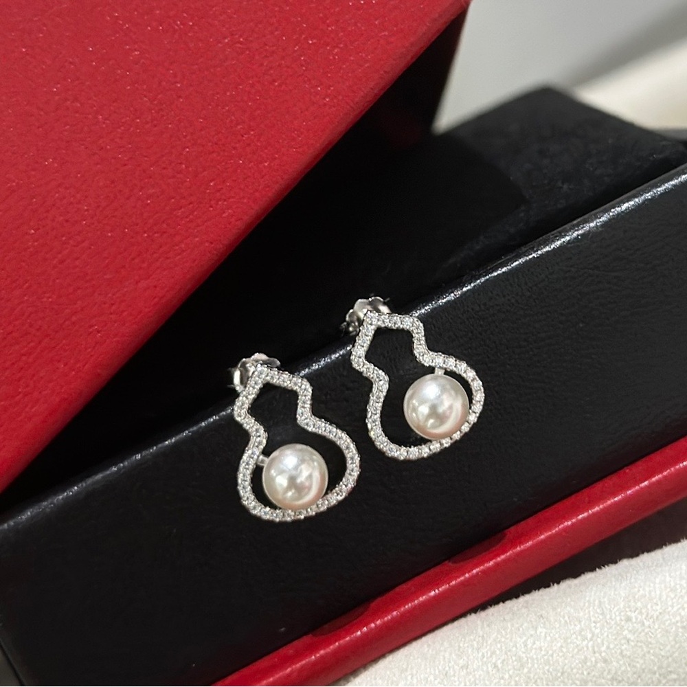 Dazzling Silver Pearl Earrings